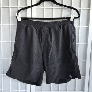 ALO Yoga Men's Black Traction Shorts 7"